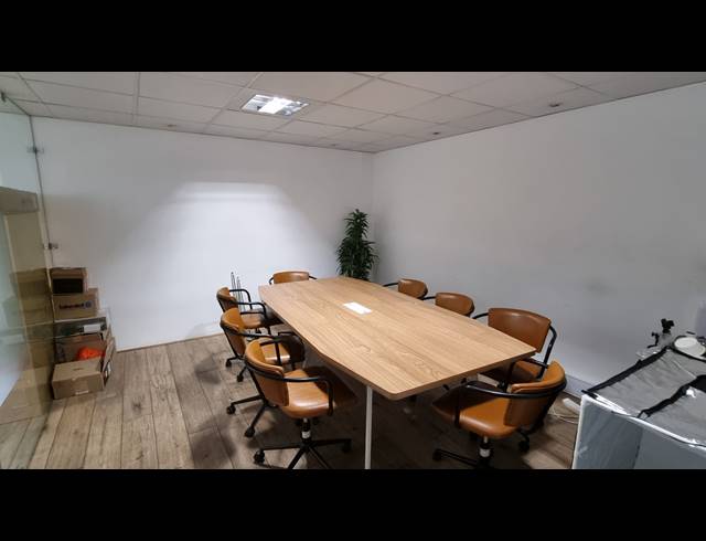 172M² FACTORY TO LET IN WOODSTOCK
